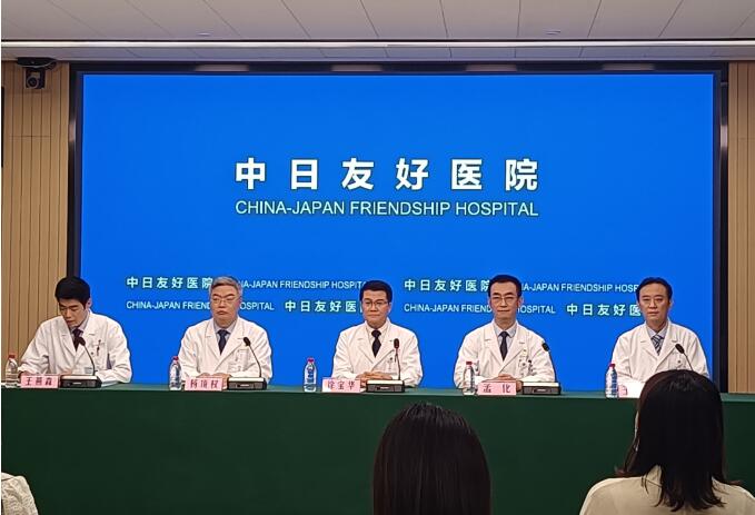 口腔医学专家徐宝华：舌侧隐形正畸技术更加精准高效