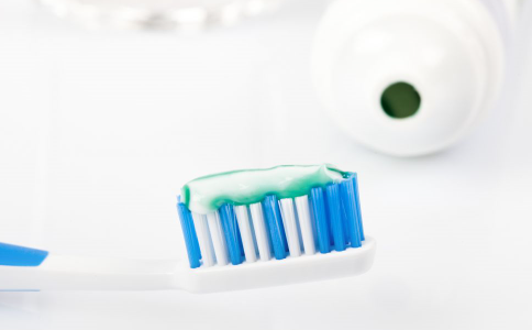 牙膏挤太多致癌吗 刷牙有哪些误区 口腔癌的预防措施